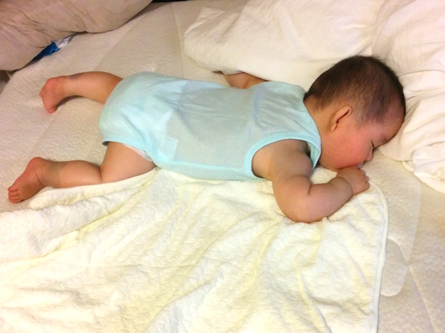 寝相　うつぶせ　赤ちゃん　SIDS 　症候群2